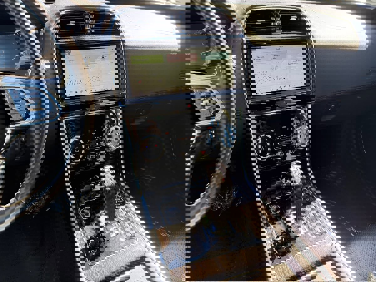 Used 2020 Jaguar XE S image 9