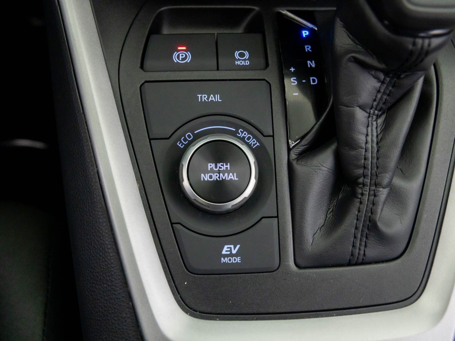 Used 2025 Toyota RAV4 LE image 18