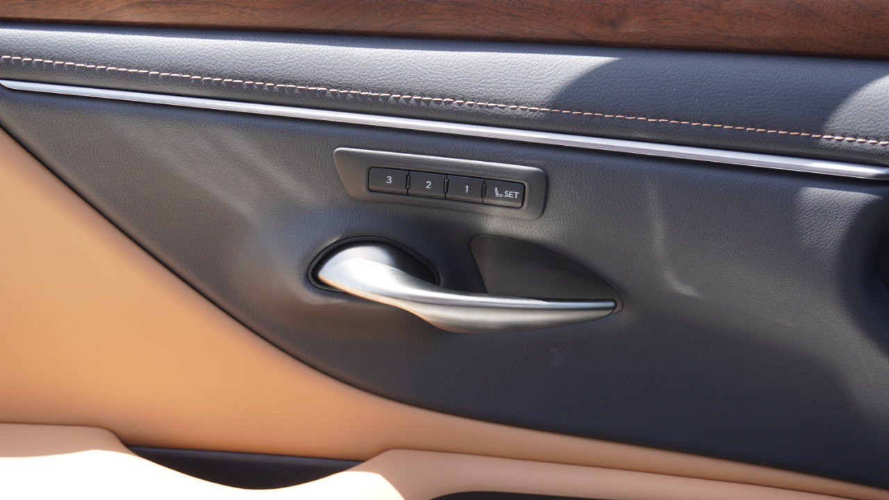 Certified 2024 Lexus ES 350 w/ Premium Package FWD image 22