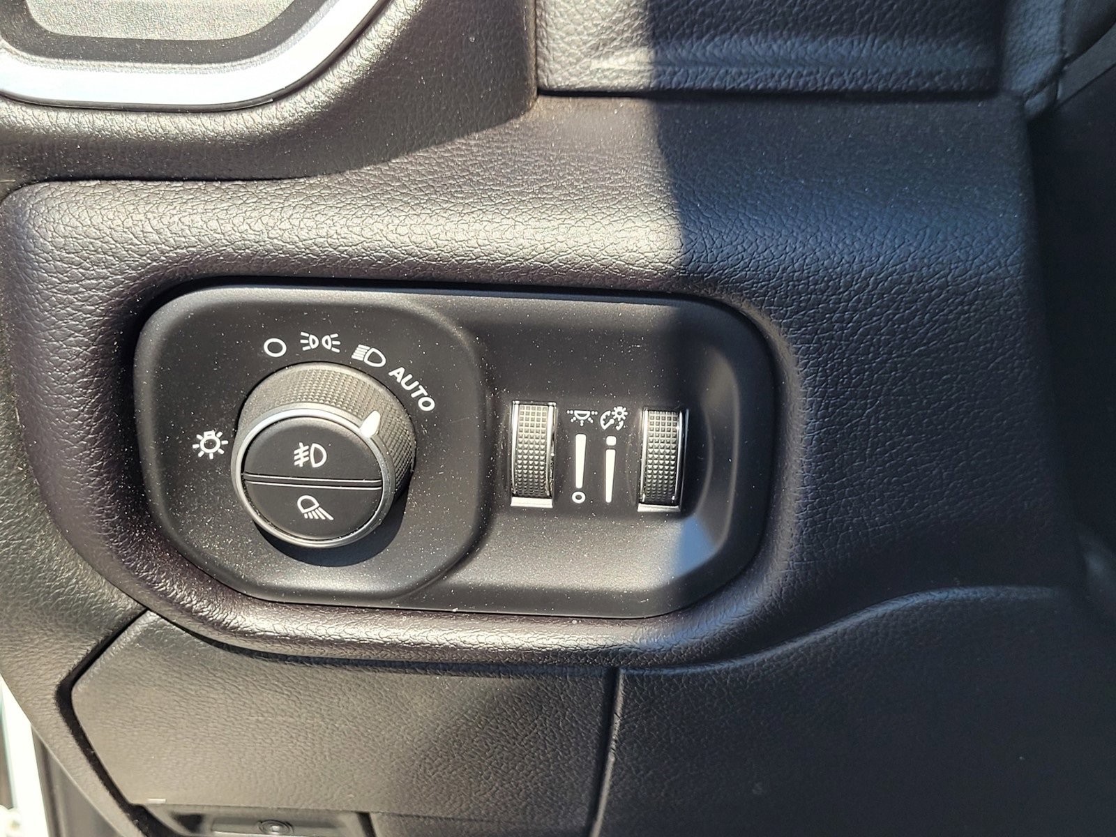 Used 2020 RAM 2500 Laramie image 39