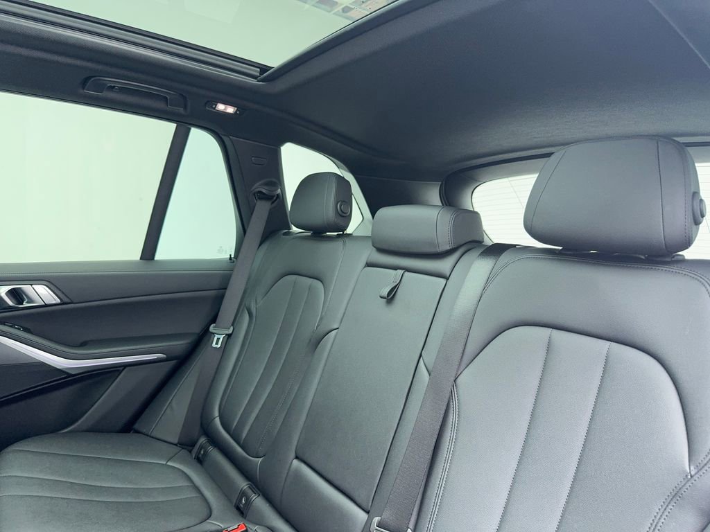 Used 2022 BMW X5 xDrive40i w/ Parking Assistance Package image 40