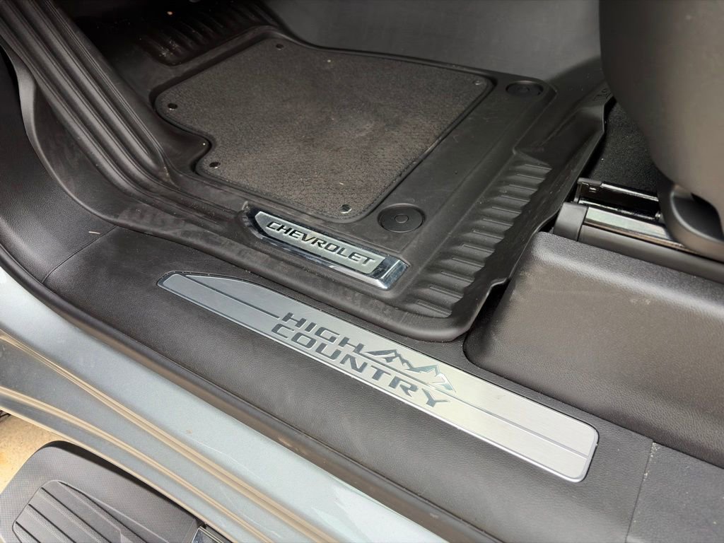 Used 2025 Chevrolet Silverado 3500 High Country AWD/4WD image 18