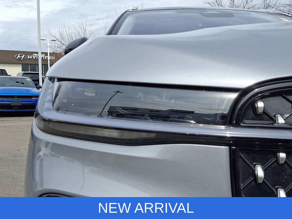 Used 2025 Lincoln Nautilus Reserve image 9