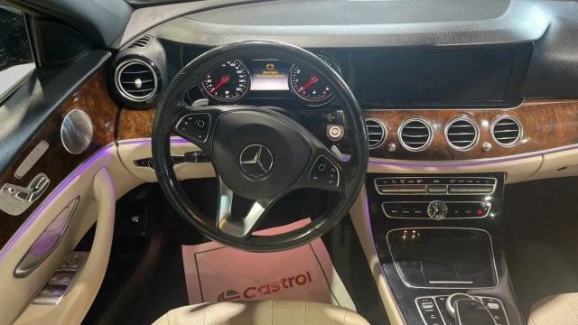 Used 2017 Mercedes-Benz E 300 4MATIC image 17
