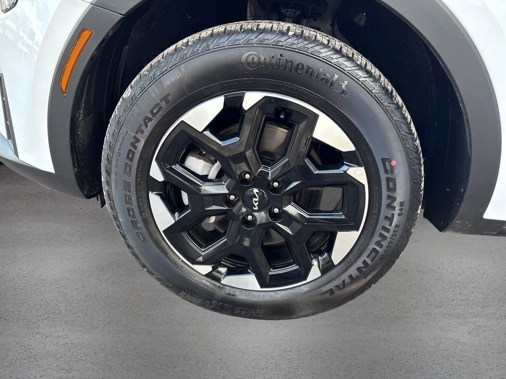 Certified 2025 Kia Sorento S image 12