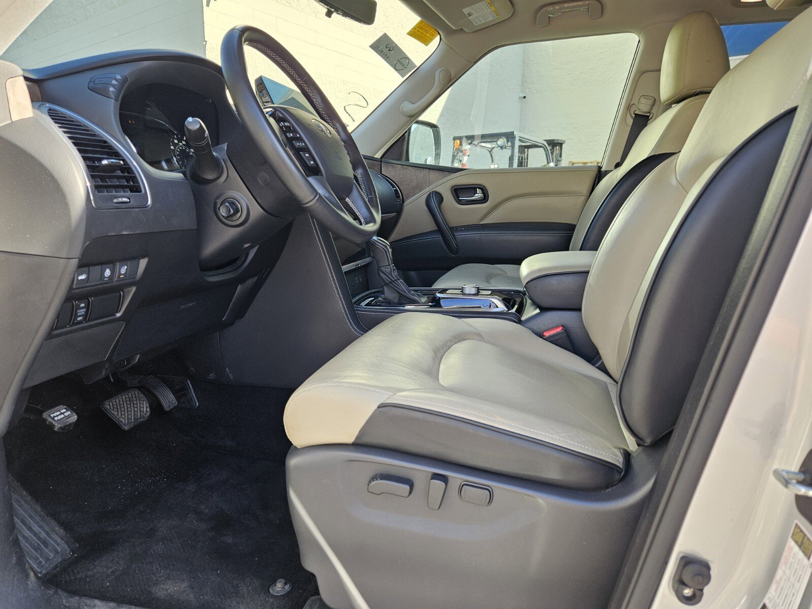 Used 2023 INFINITI QX80 Premium Select w/ All-Season Package image 17