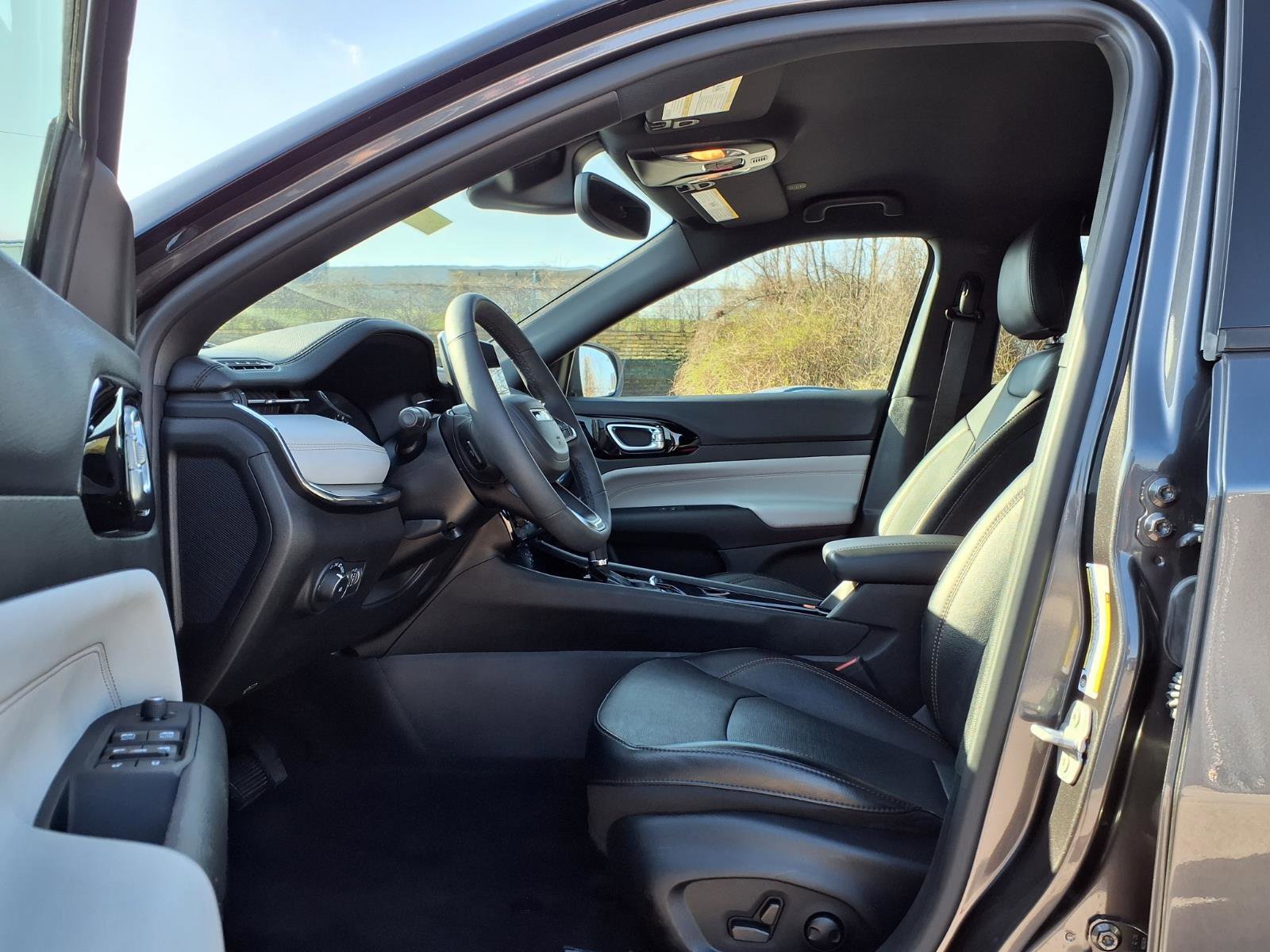 Used 2023 Jeep Compass Limited image 23