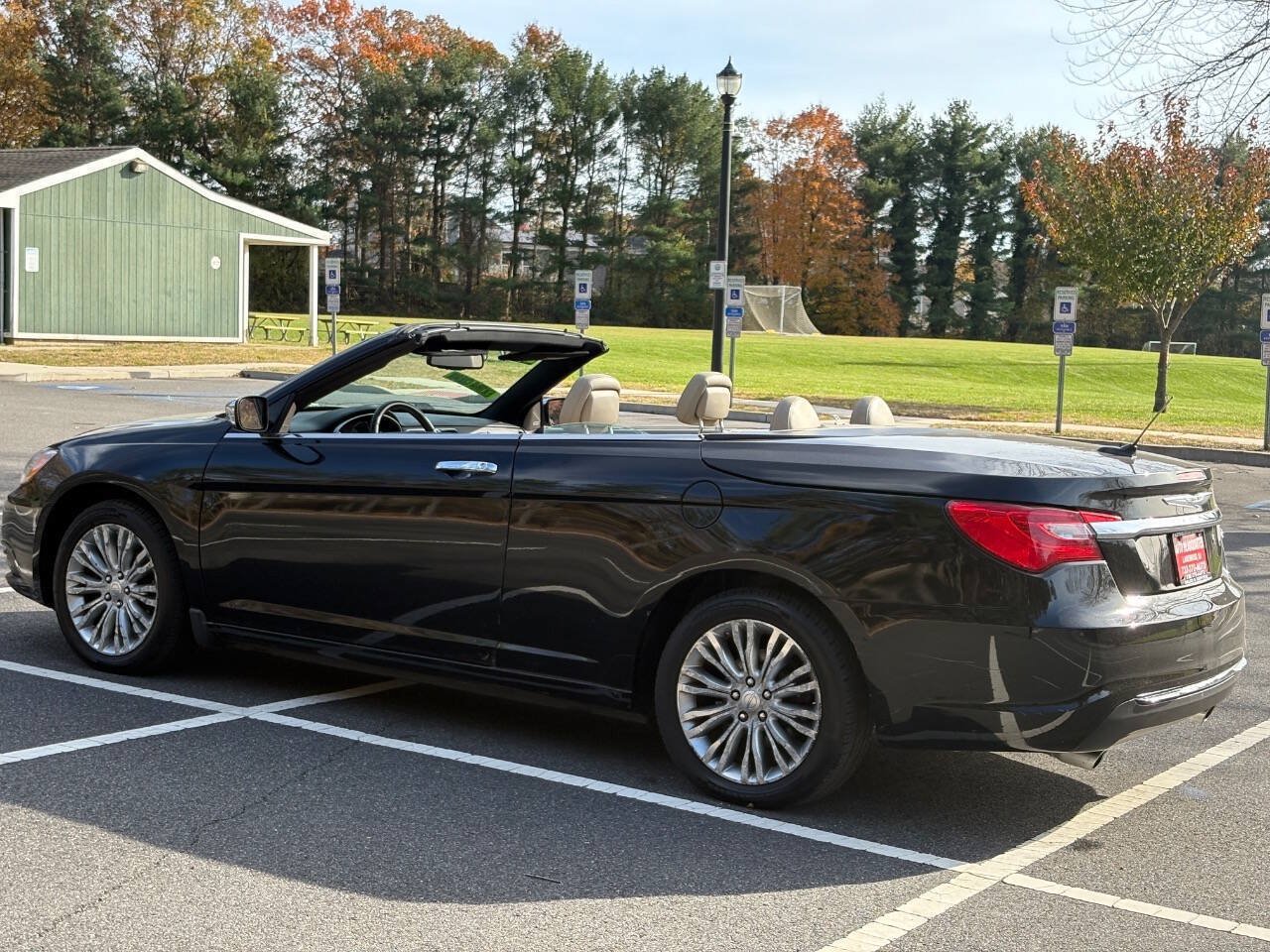 Used 2012 Chrysler 200 Limited FWD image 11