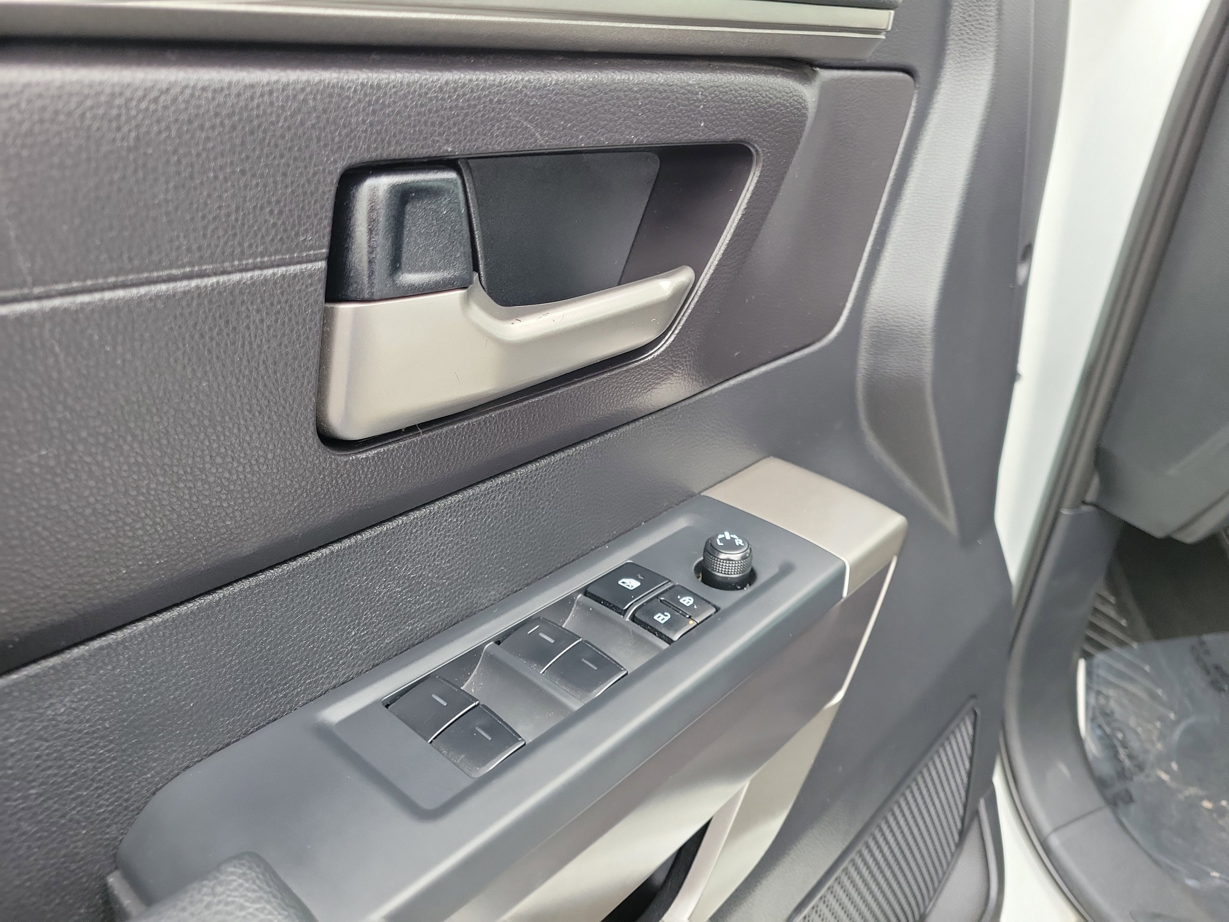 Used 2022 Toyota Tundra SR5 w/ SR5 Convenience Package image 18