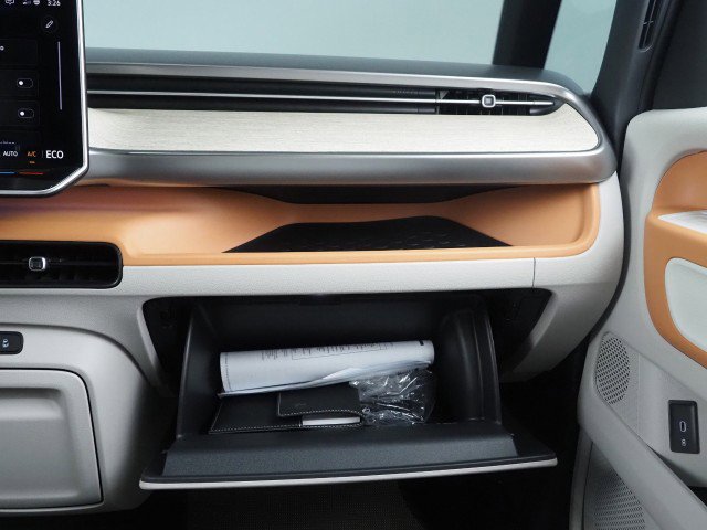 Used 2025 Volkswagen ID. Buzz 1st Edition image 42