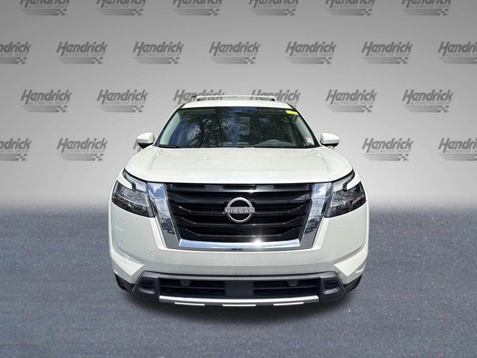 Used 2024 Nissan Pathfinder SL AWD/4WD image 3