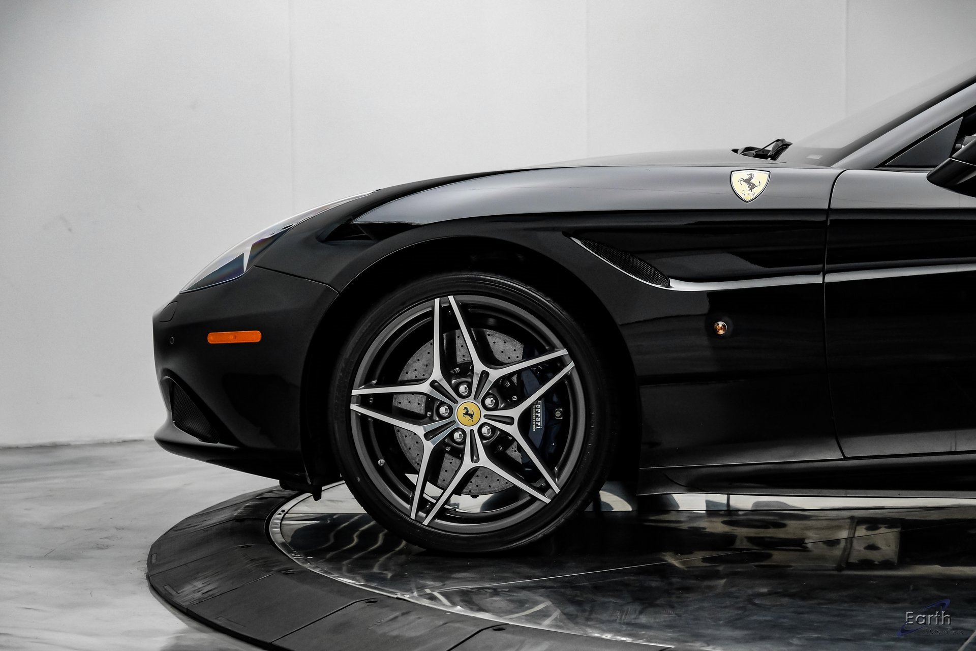 Used 2016 Ferrari California T image 7