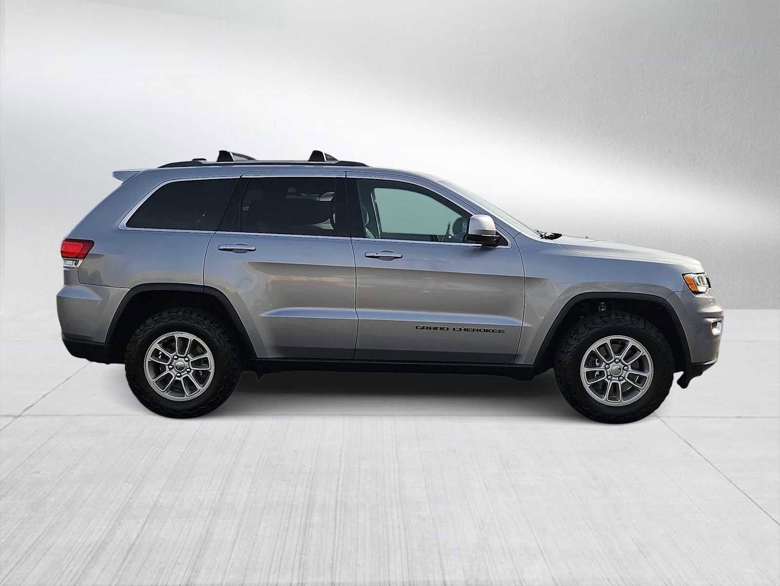 Used 2020 Jeep Grand Cherokee Laredo image 9