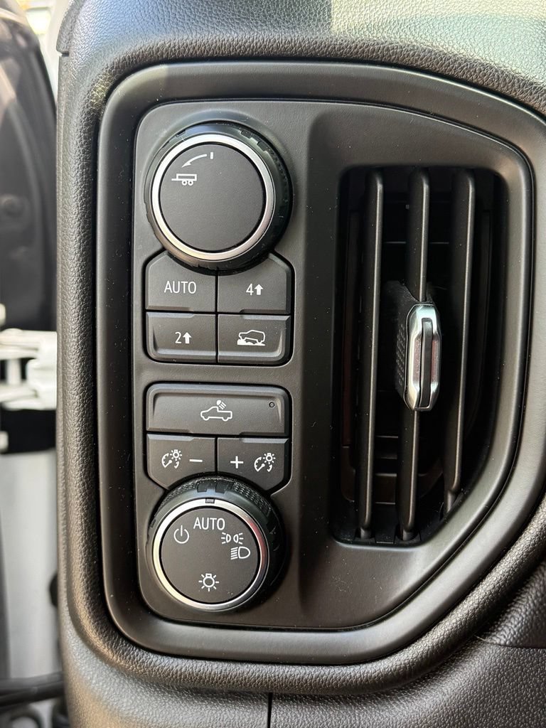 Used 2019 Chevrolet Silverado 1500 Custom w/ Custom Value Package AWD/4WD image 20