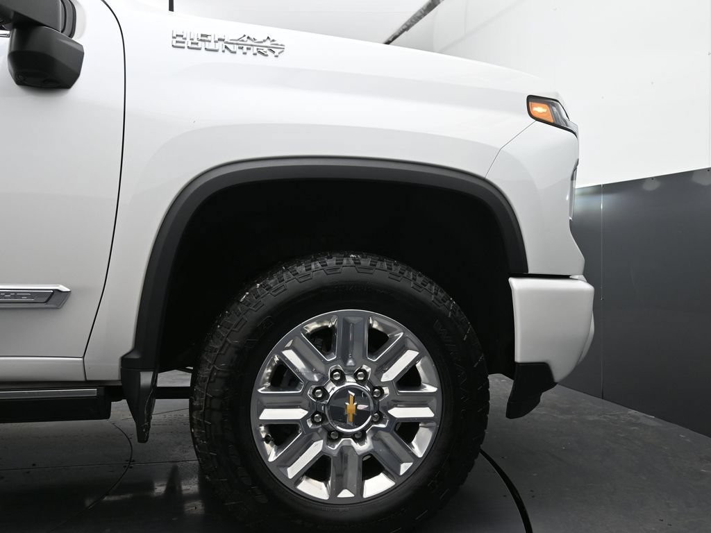 Used 2025 Chevrolet Silverado 2500 High Country w/ High Country Premium Package AWD/4WD image 11