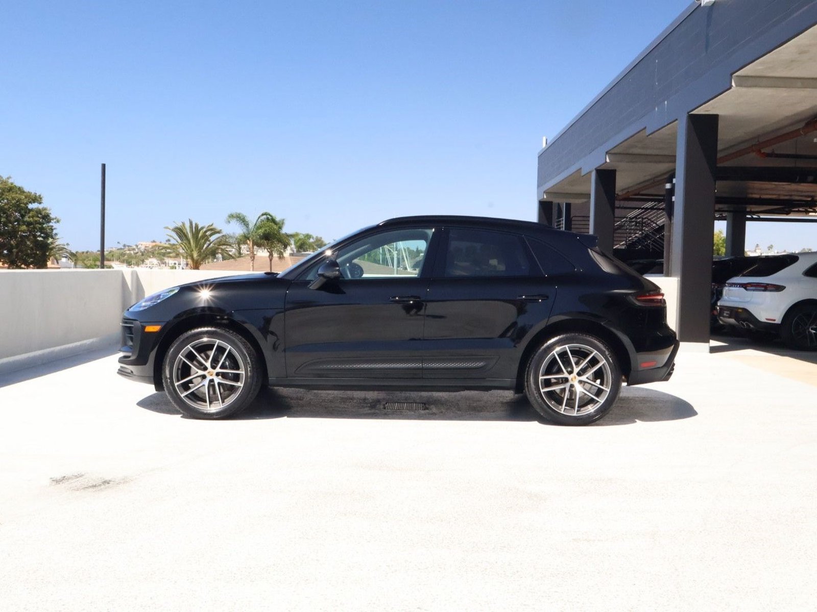 Certified 2026 Porsche Macan AWD/4WD image 2