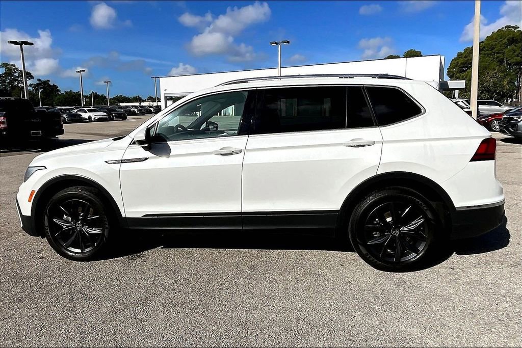 Certified 2023 Volkswagen Tiguan SE w/ Panoramic Sunroof Package image 8