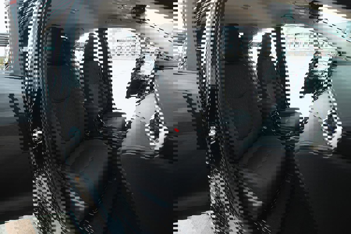 Used 2021 Toyota Corolla LE image 13