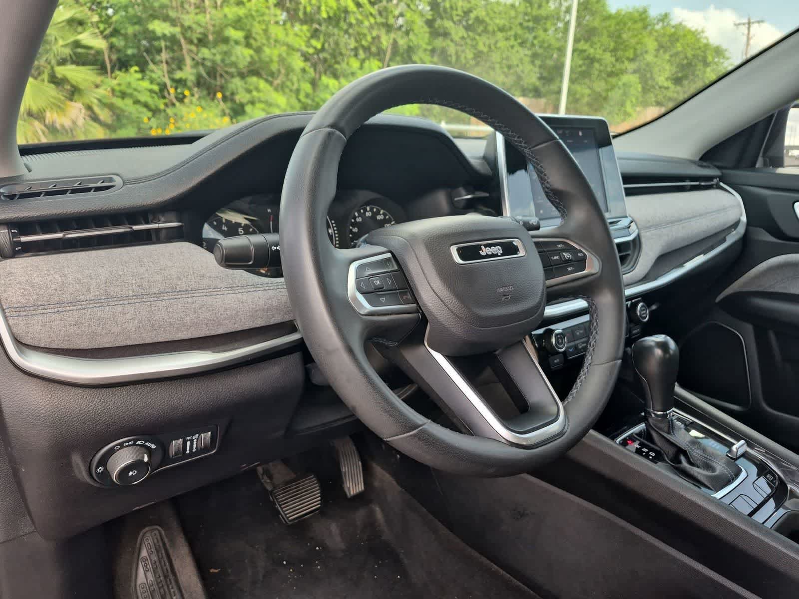 Used 2022 Jeep Compass Latitude AWD/4WD image 10
