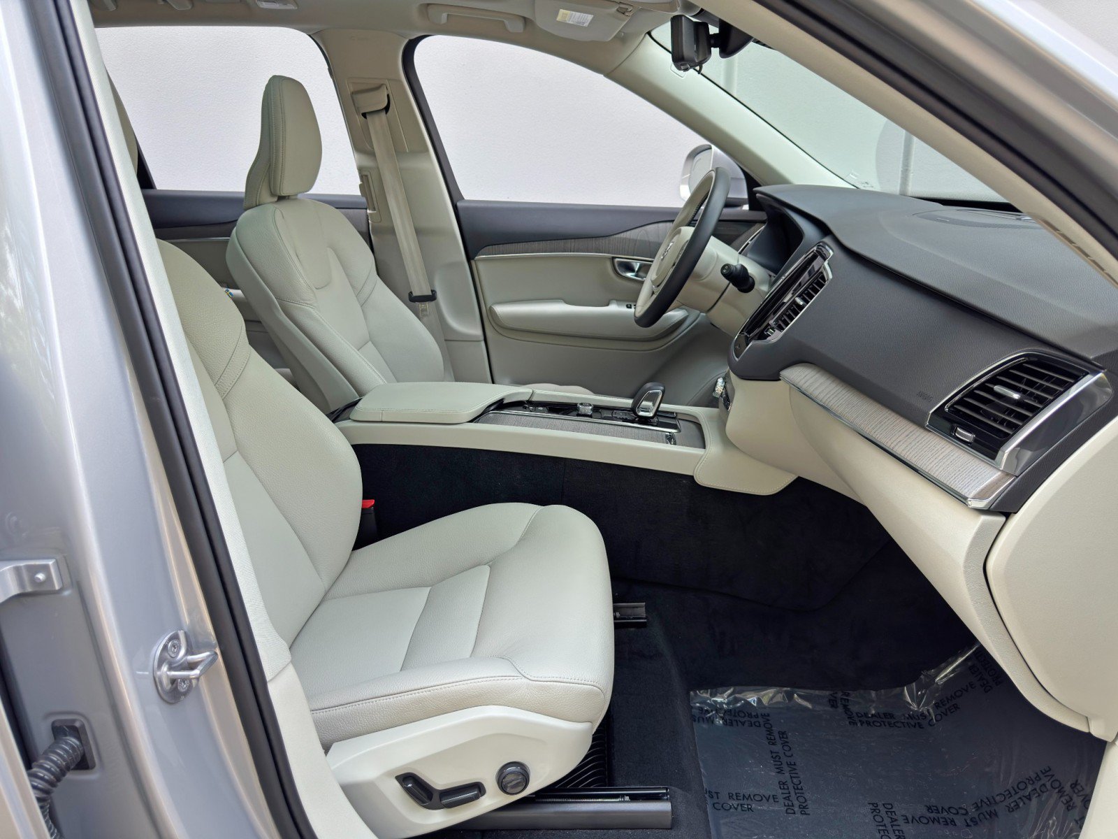 Used 2025 Volvo XC90 B6 Plus AWD/4WD image 16