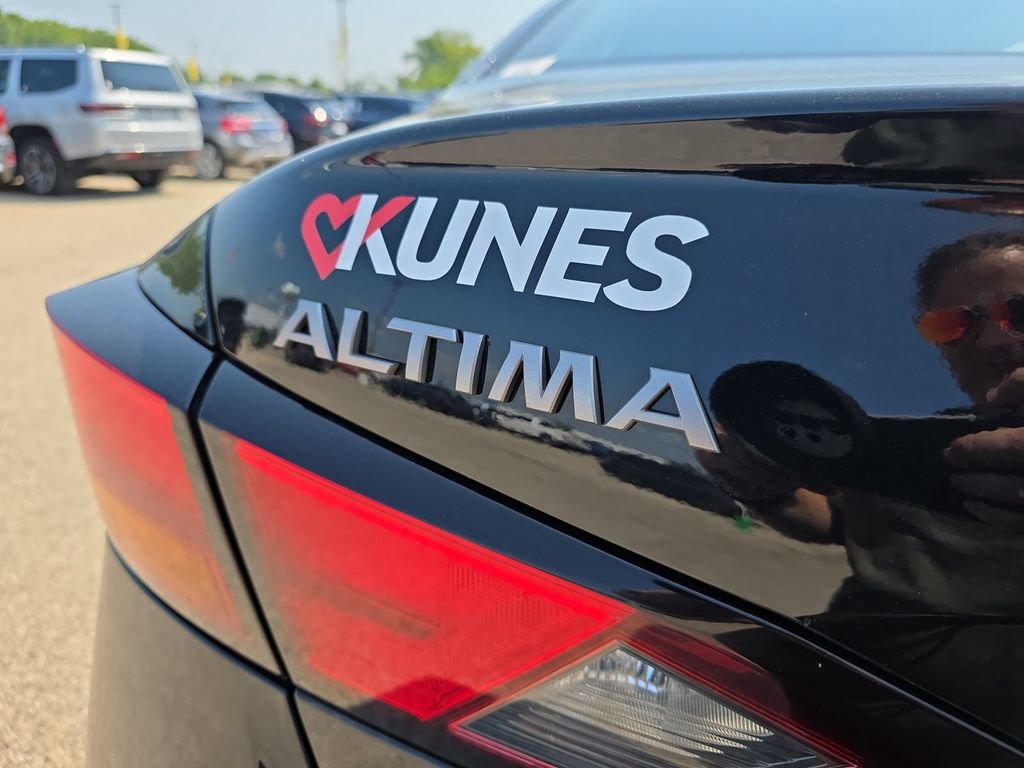 Used 2023 Nissan Altima 2.5 SV AWD/4WD image 16