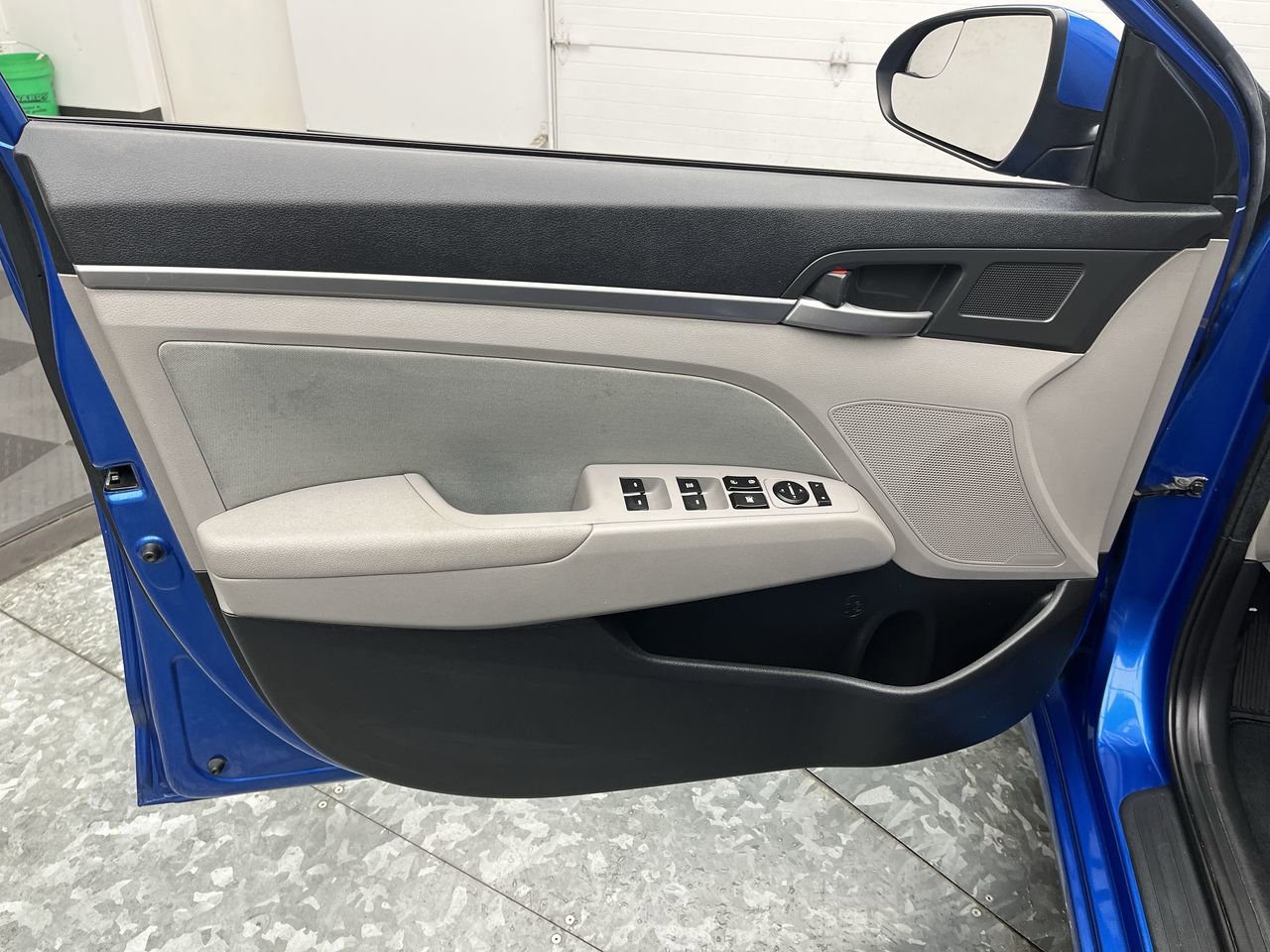 Used 2017 Hyundai Elantra SE image 6
