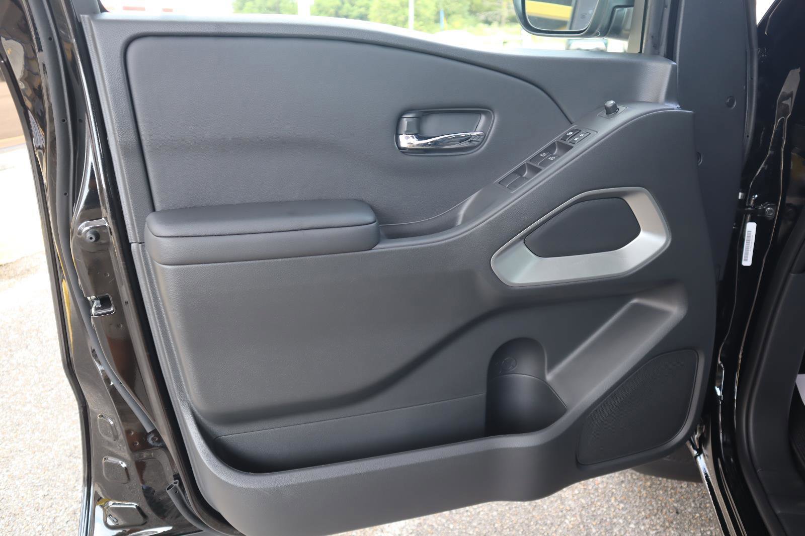 New 2026 Nissan Frontier 4x4 Crew Cab image 17