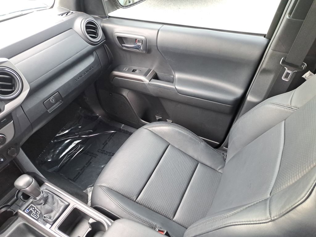 Certified 2022 Toyota Tacoma Limited image 11