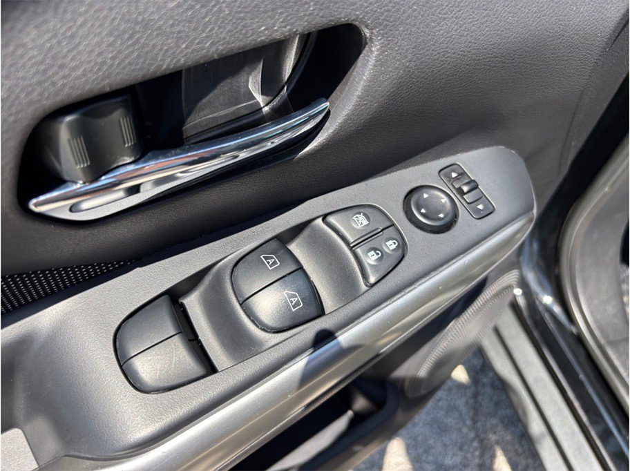 Used 2020 Nissan Kicks SV FWD image 19