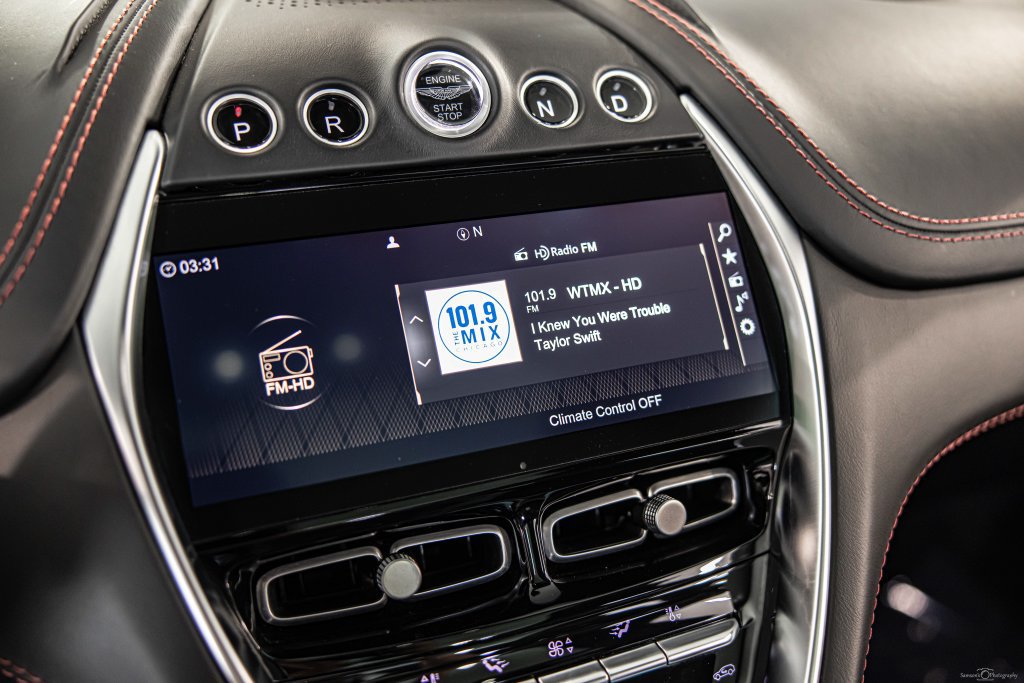 Used 2021 Aston Martin DBX AWD/4WD image 29