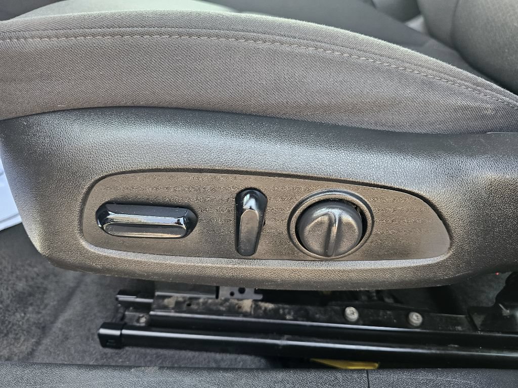 Used 2021 Chevrolet Malibu LT FWD image 28