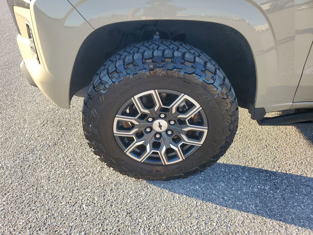 Used 2023 Chevrolet Colorado Z71 w/ Z71 Convenience Package 2 image 17