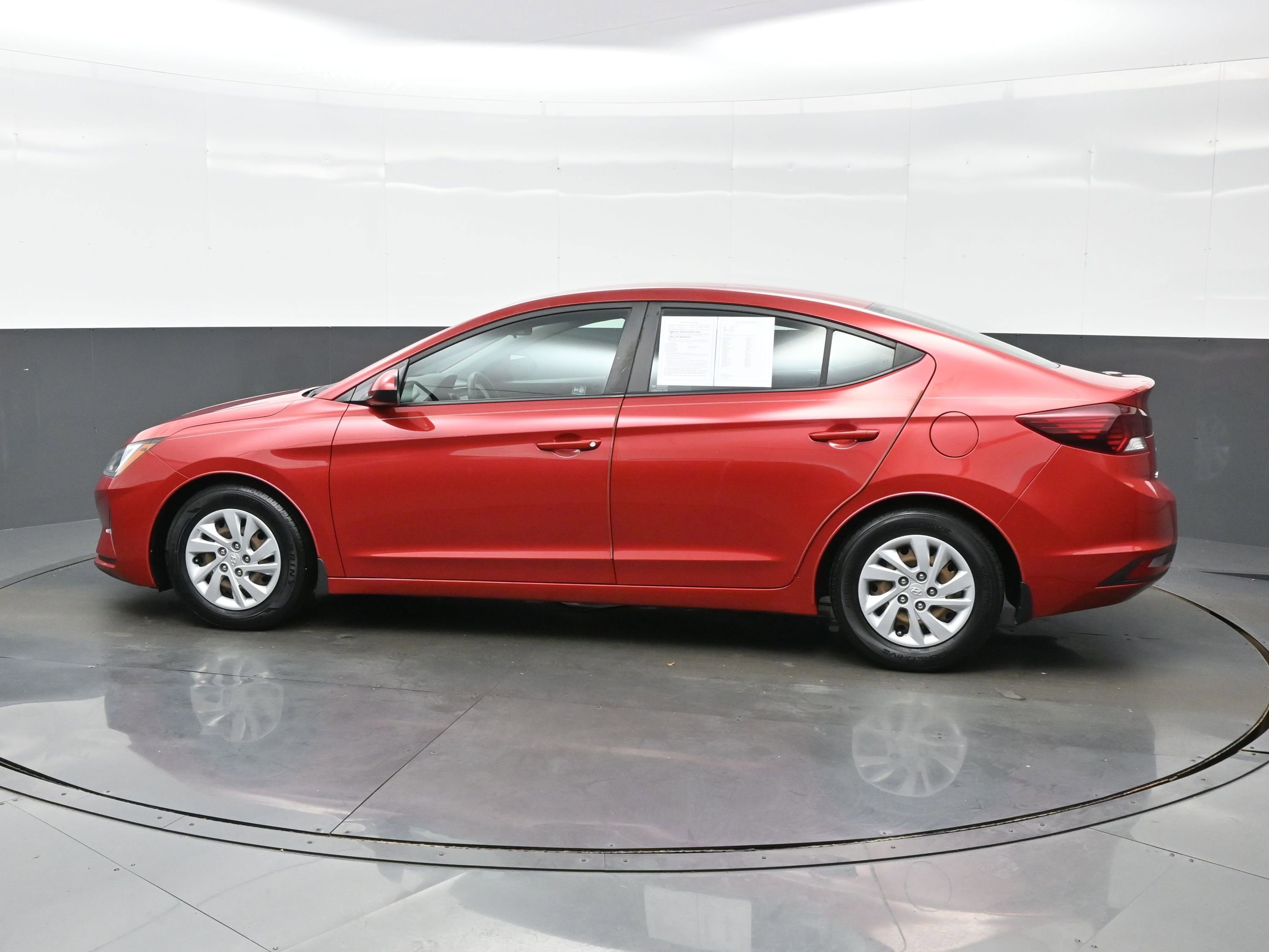 Used 2019 Hyundai Elantra SE FWD image 3