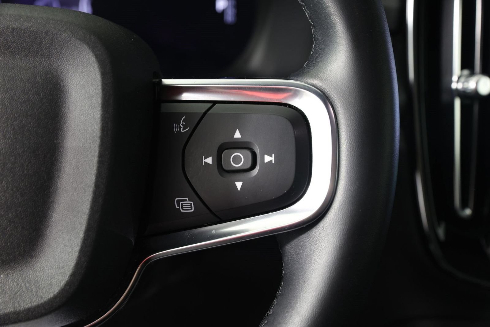 Certified 2023 Volvo C40 P8 Recharge Plus w/ Protection Package Premier AWD/4WD image 11