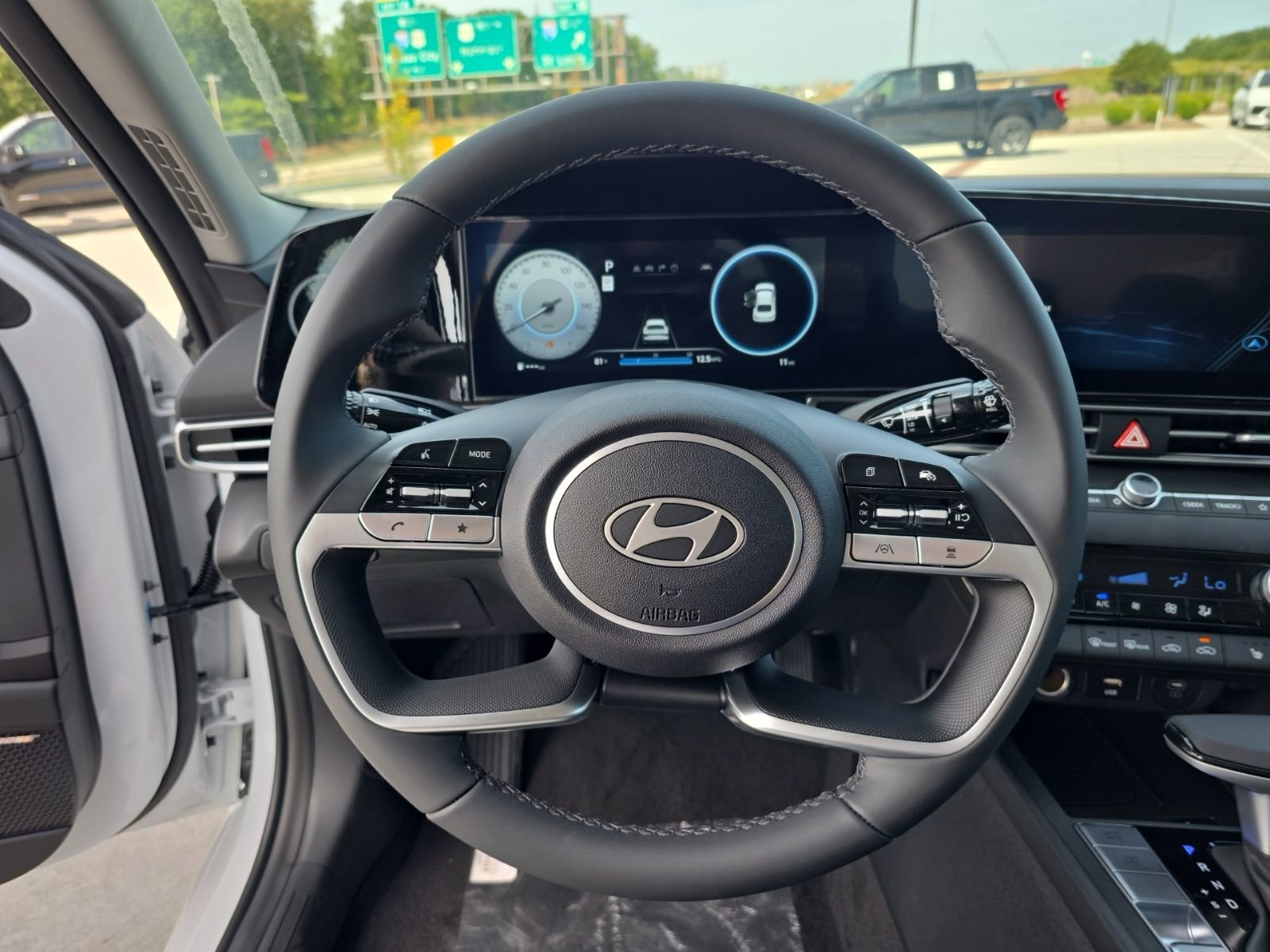 New 2025 Hyundai Elantra Limited image 14