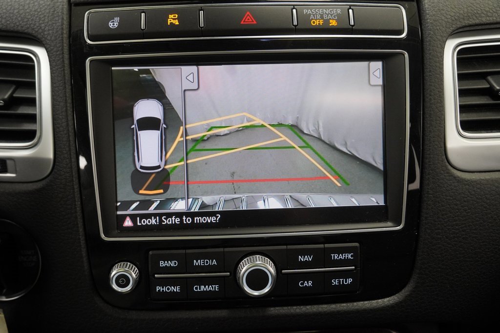 Used 2016 Volkswagen Touareg VR6 image 32