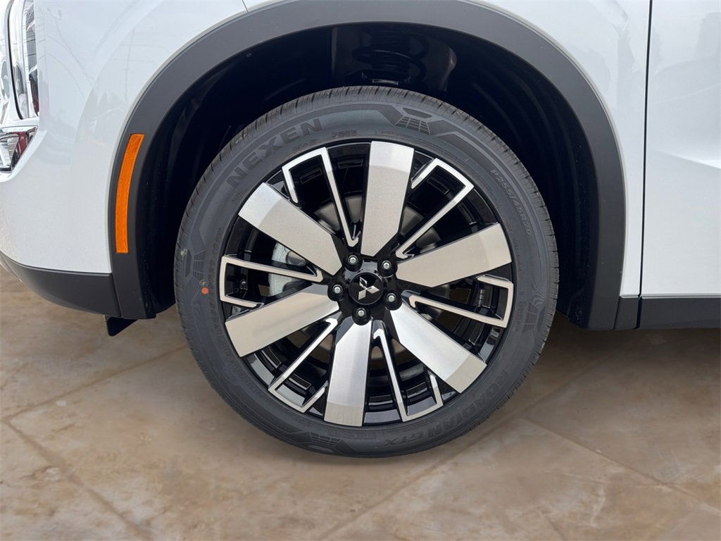 New 2025 Mitsubishi Outlander SE image 14
