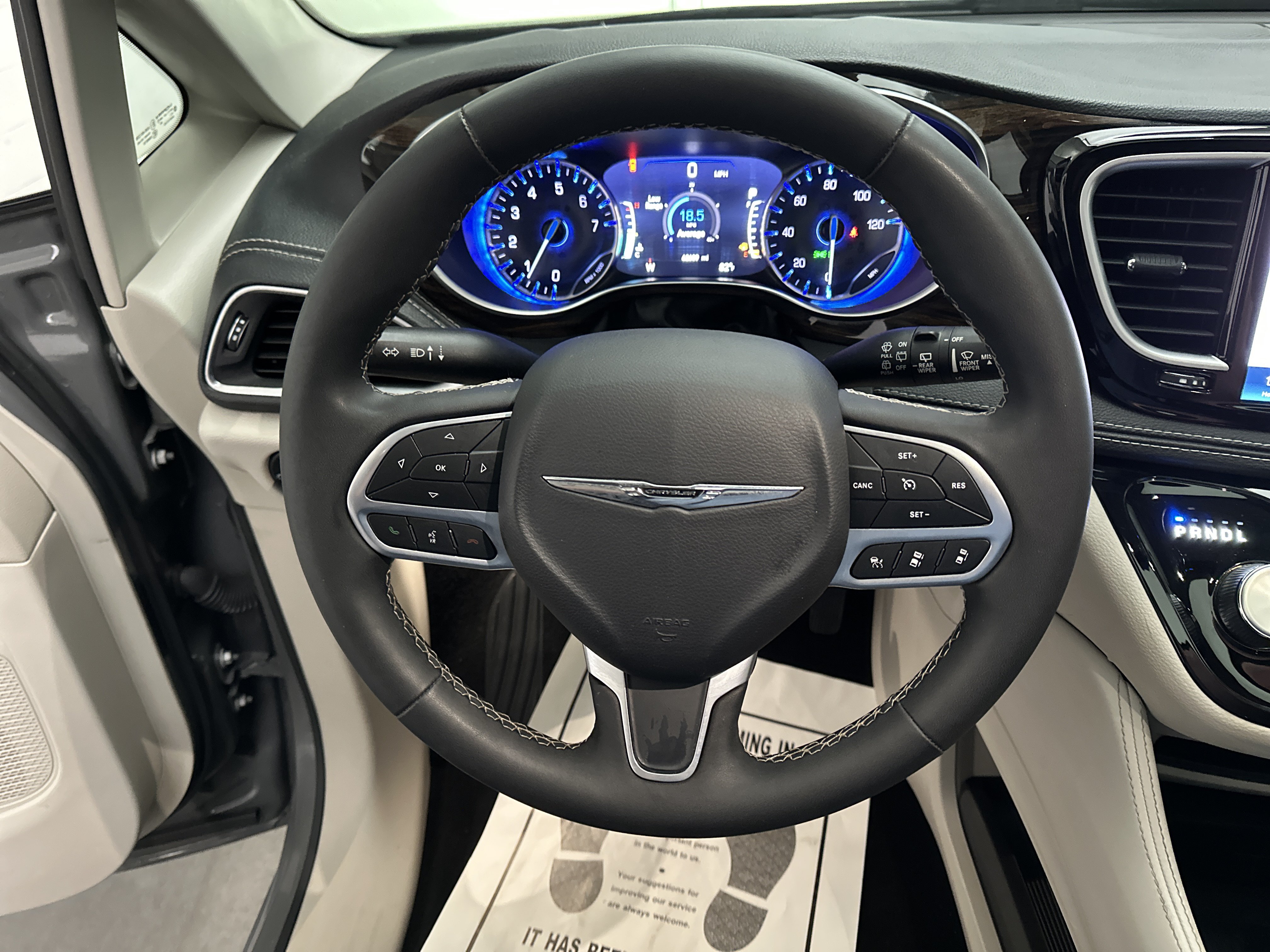 Used 2023 Chrysler Pacifica Limited FWD image 27