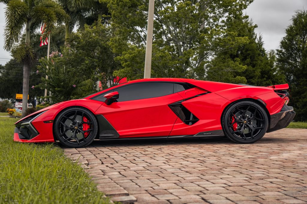 Used 2025 Lamborghini Revuelto AWD/4WD image 3