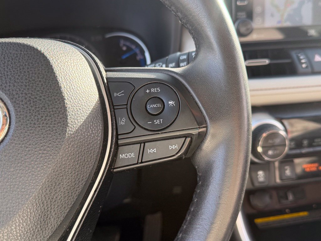 Used 2019 Toyota RAV4 Limited AWD/4WD image 18