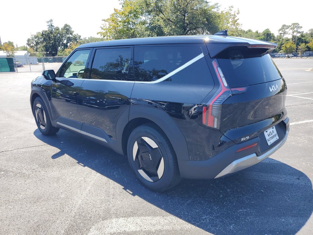 New 2026 Kia EV9 Light RWD image 3