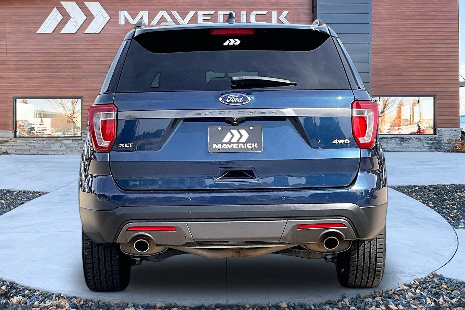 Used 2017 Ford Explorer XLT w/ Equipment Group 202A AWD/4WD image 6