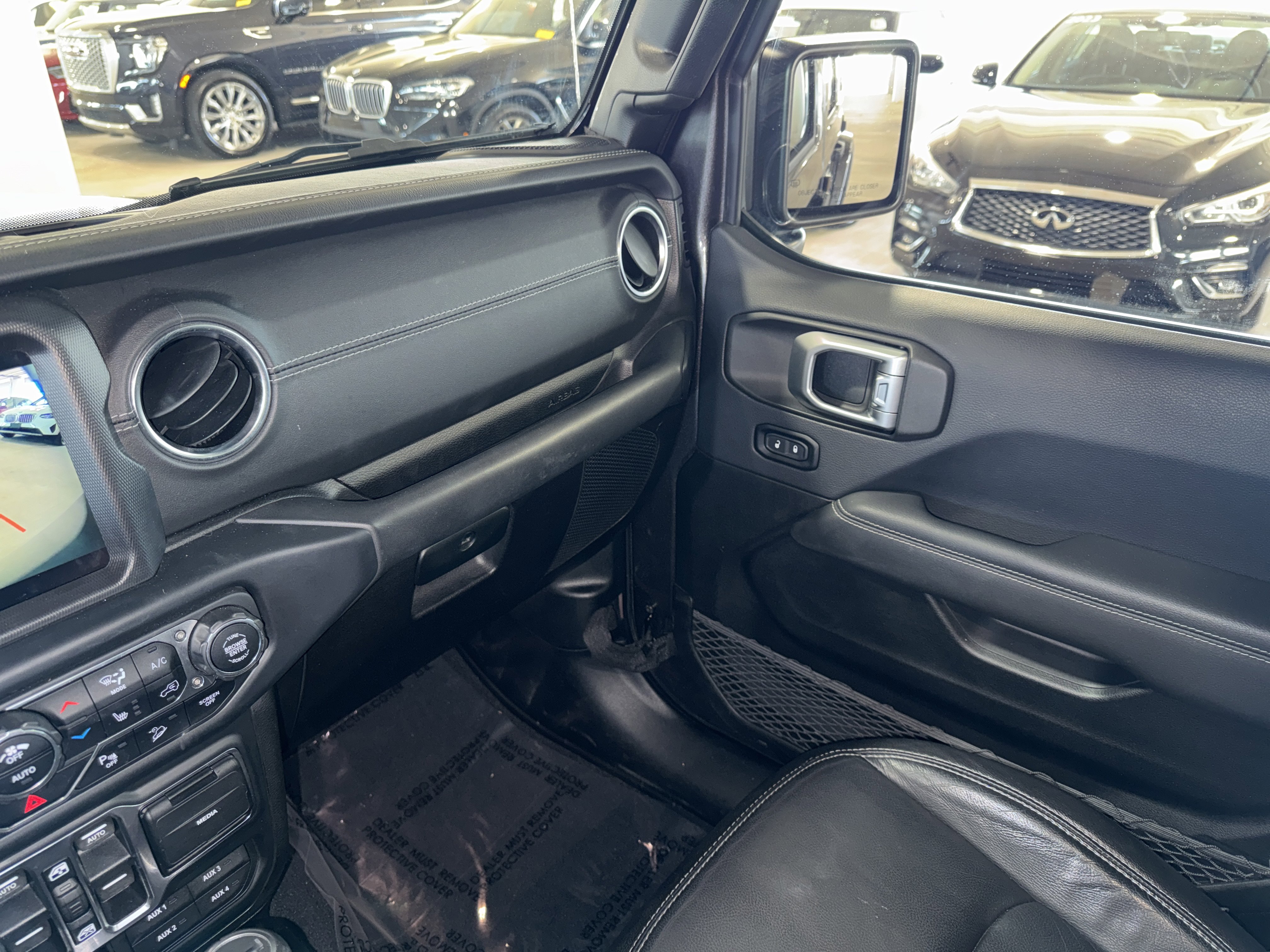 Used 2019 Jeep Wrangler Unlimited Sahara image 30