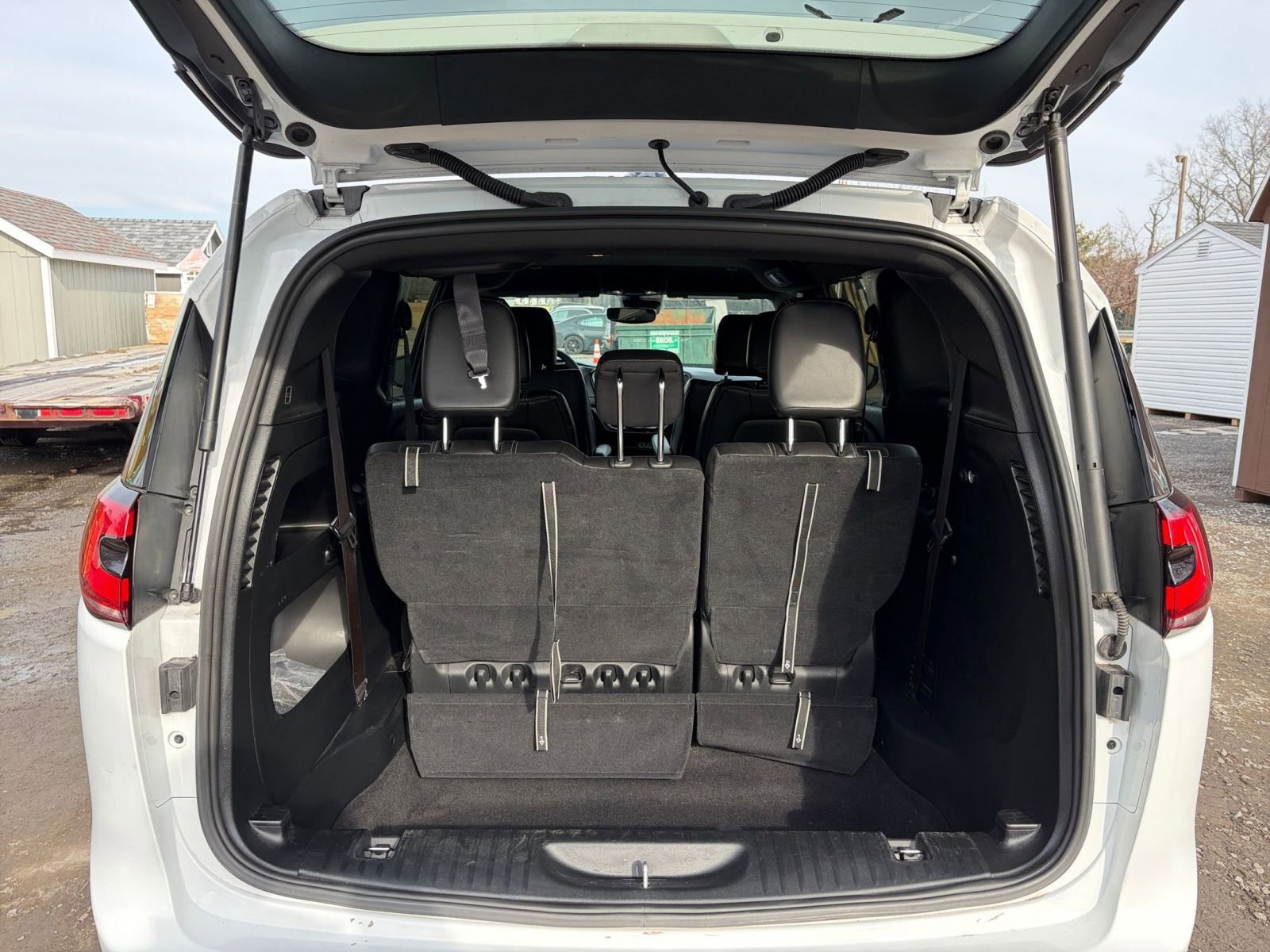 Used 2025 Chrysler Pacifica Select image 34