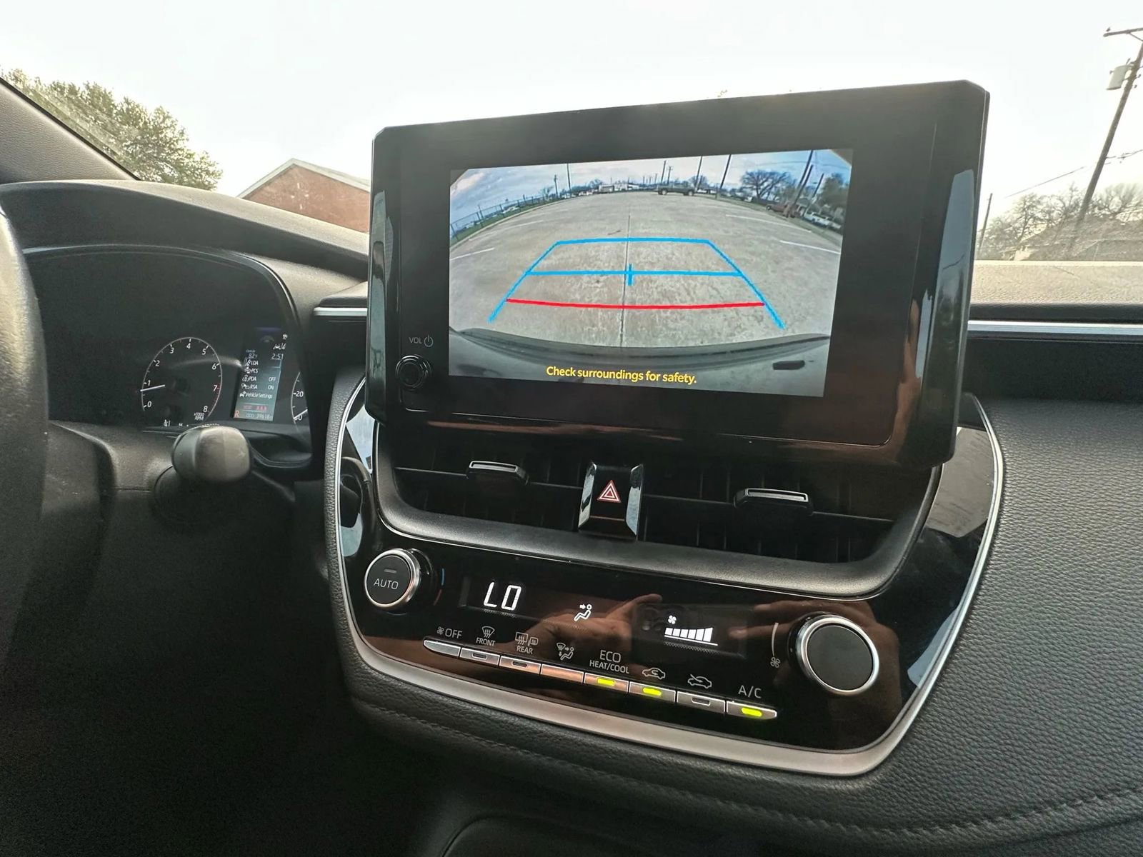 Used 2023 Toyota Corolla SE image 32