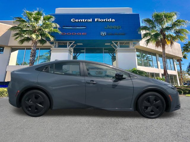 Used 2025 Toyota Prius LE FWD image 4