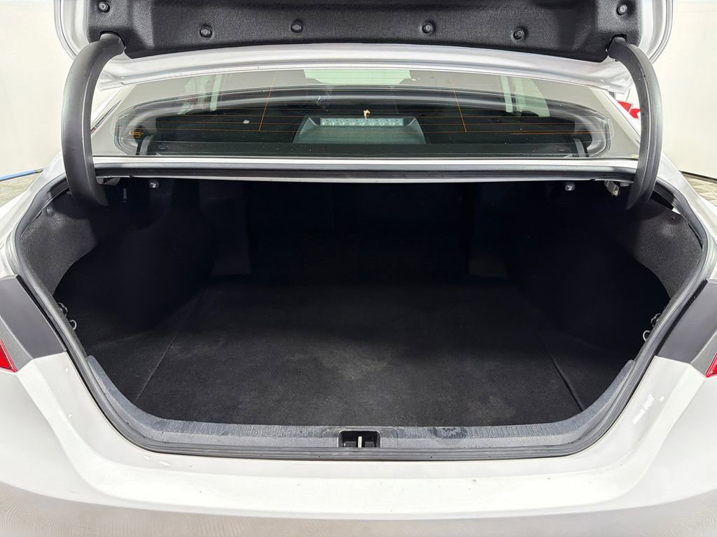 Used 2021 Toyota Camry LE FWD image 18