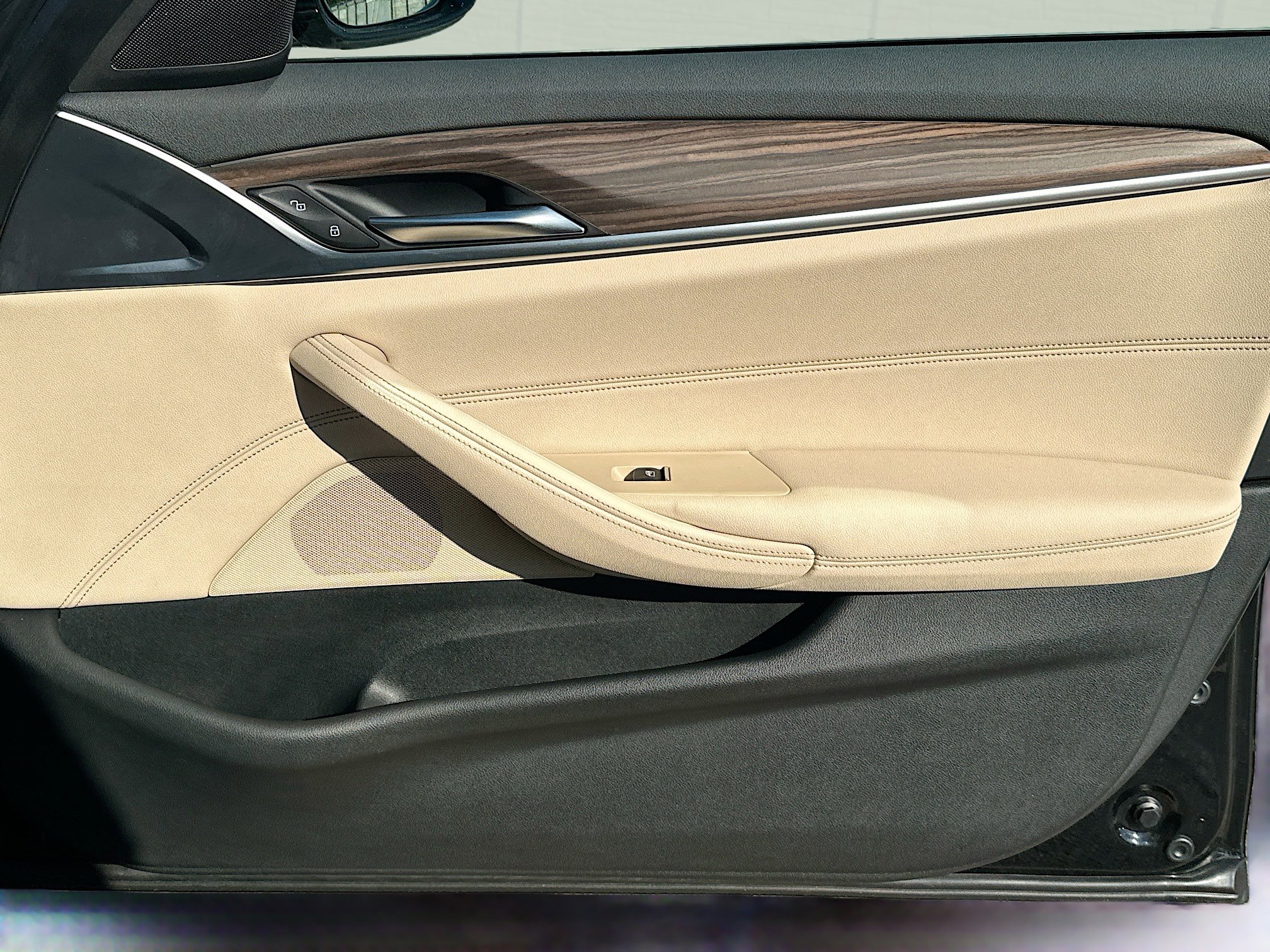 Used 2022 BMW 530i w/ Convenience Package image 35