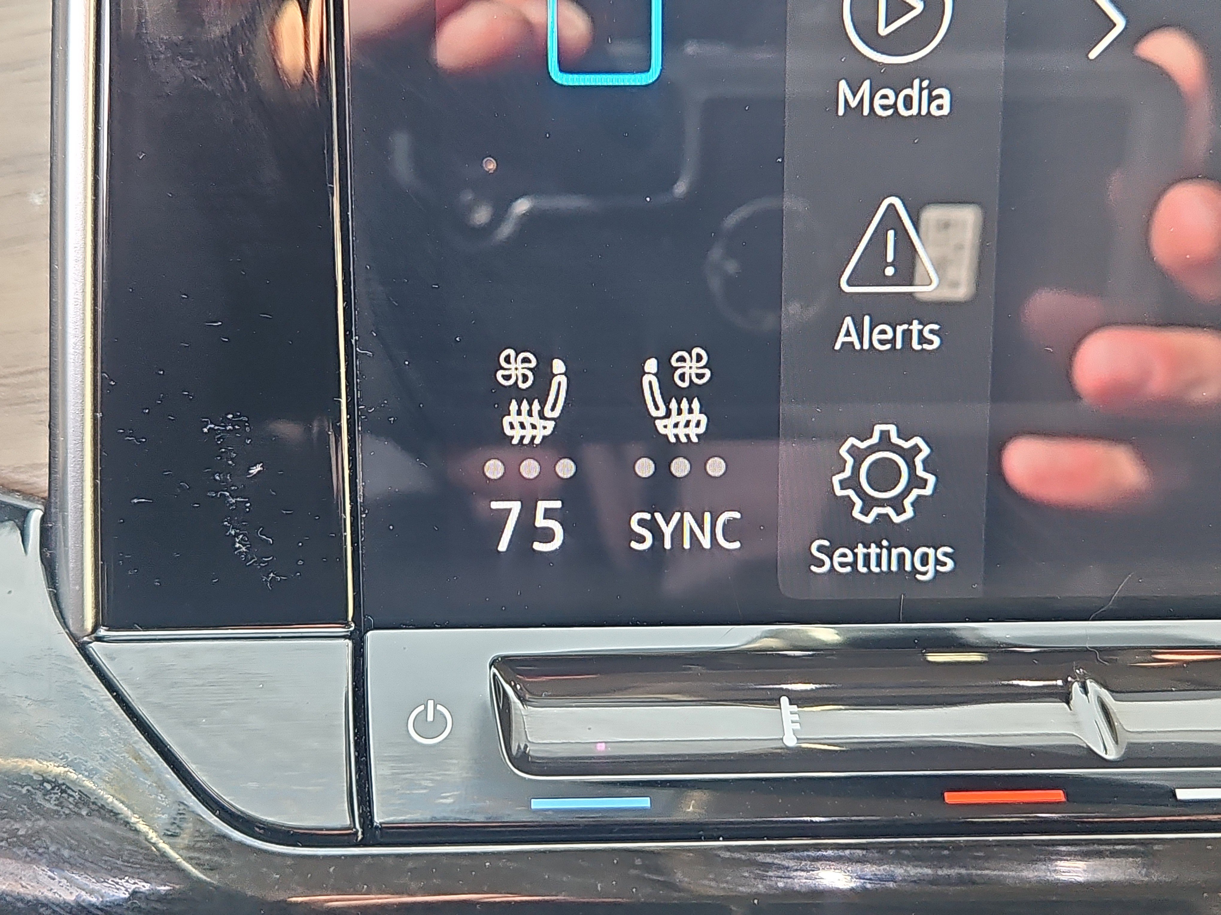 Used 2025 Volkswagen Atlas SE image 11