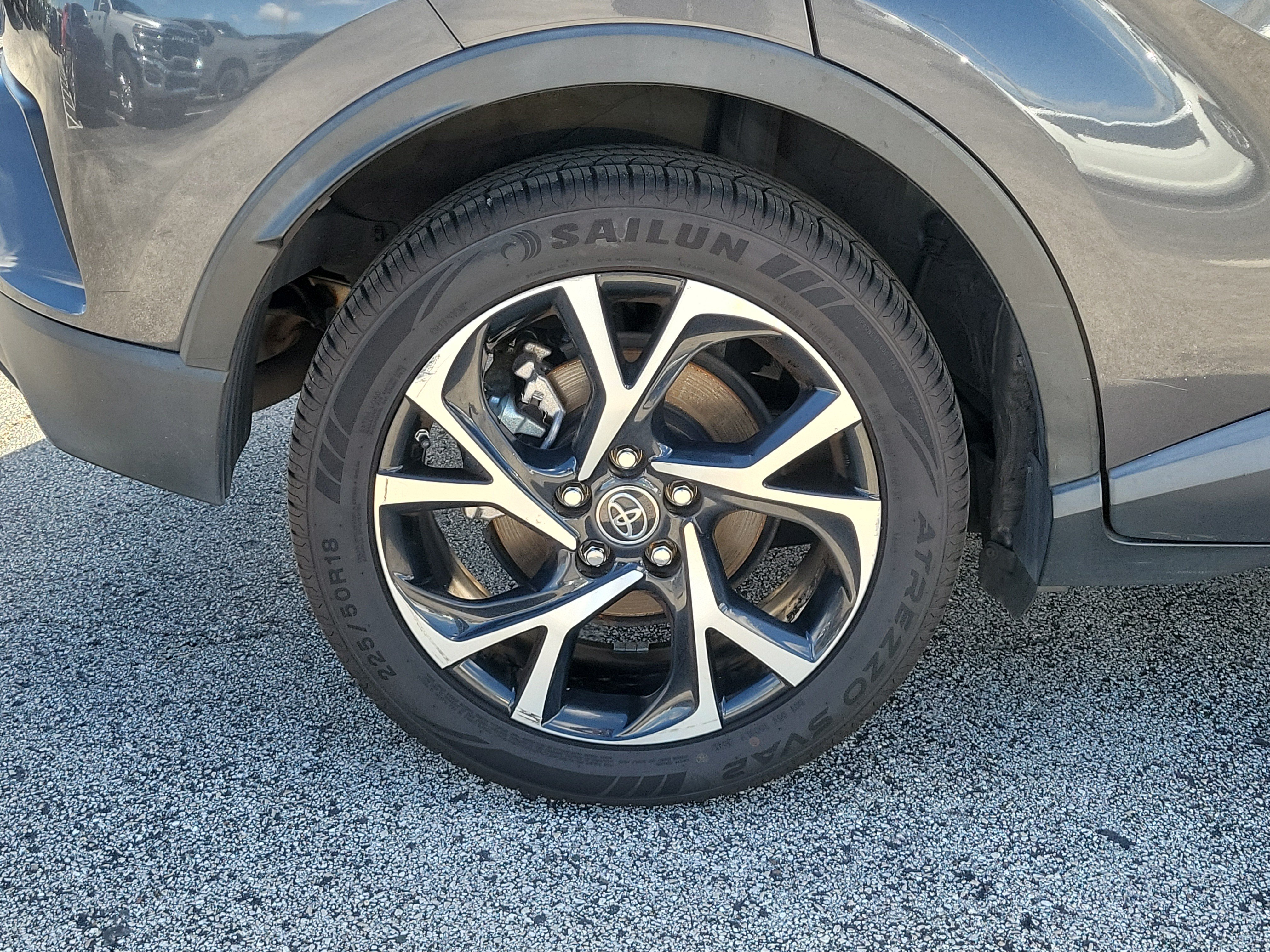 Used 2019 Toyota C-HR XLE FWD image 9